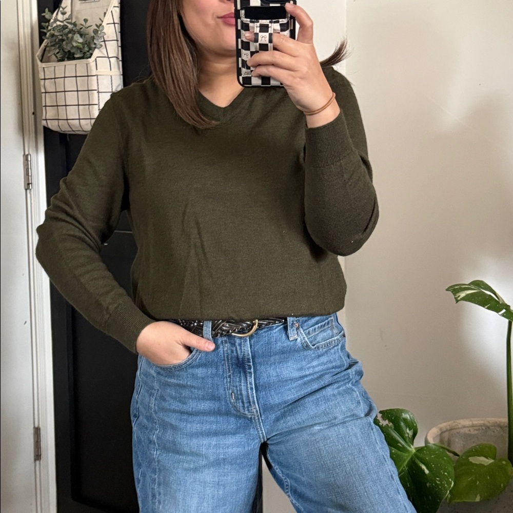 Club Room V neck Merino Wool Blend Forest Green Sweater. Unisex M